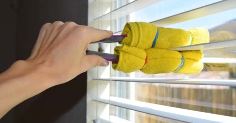 Clasp Cloth and Tongs For Window Blinds Cleaning Hack