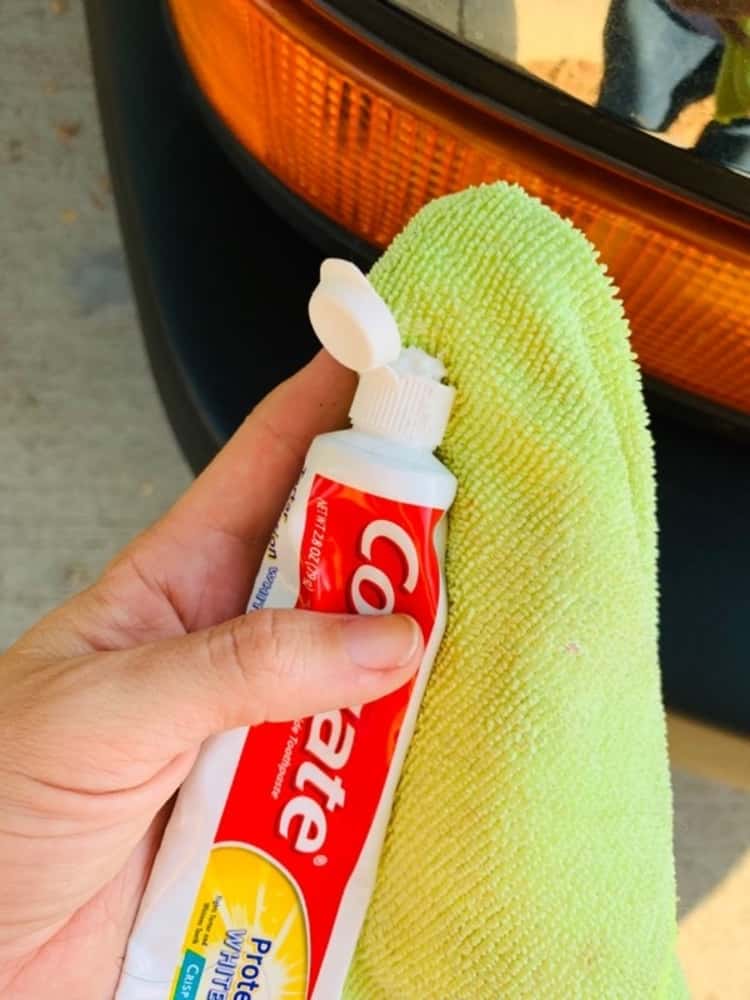 Toothpaste for cleaning car