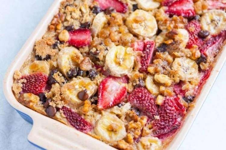 Baking dish with a strawberry-banana oatmeal cake-like dish