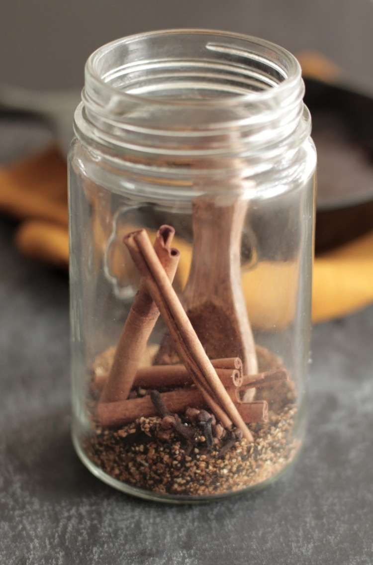 mason jar with cinnamon-and-spice-air-freshener 