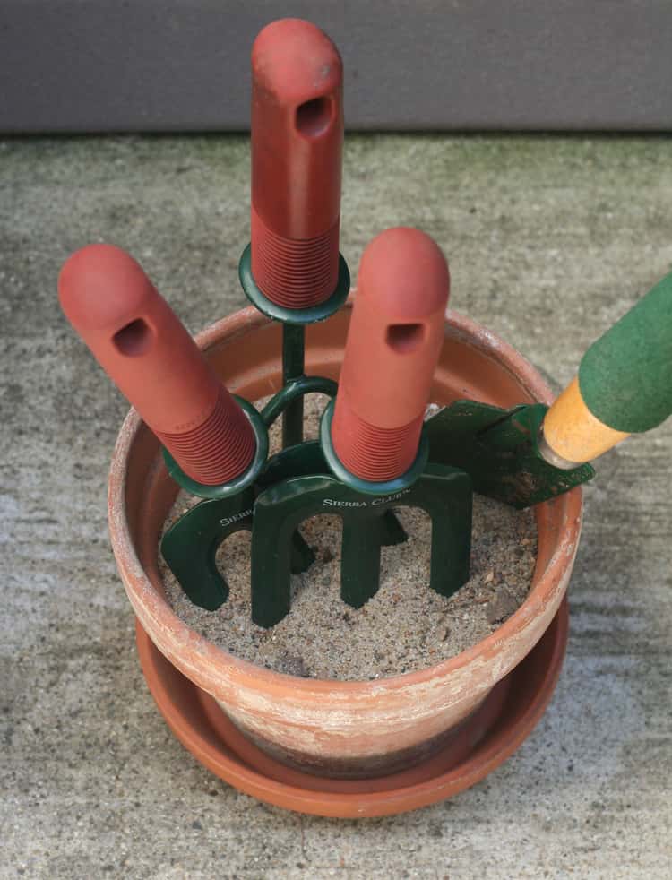 garden tool organization with just a Clay pot filled with sand and hand garden tools put in the sand to keep the tools clean and sharp