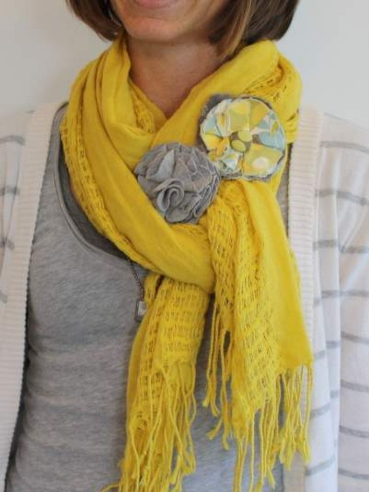 How To Wear A Circle Scarf (wear, circle, scarf, Stylish Ways Wear Scarf, Scarf flyaway vest version) fabric poppies pinned to a yellow scarf