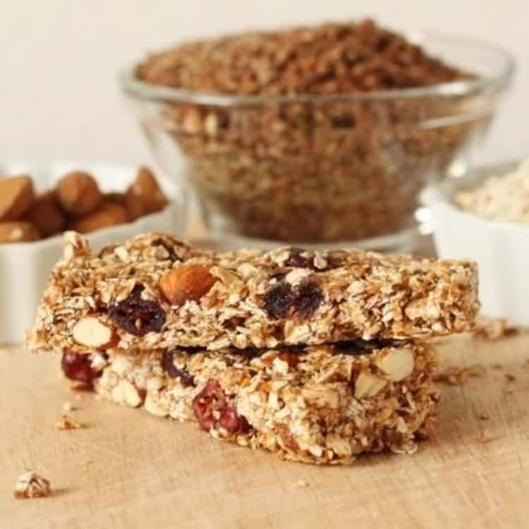 Homemade chewy granola bars- great for a road trip snack!