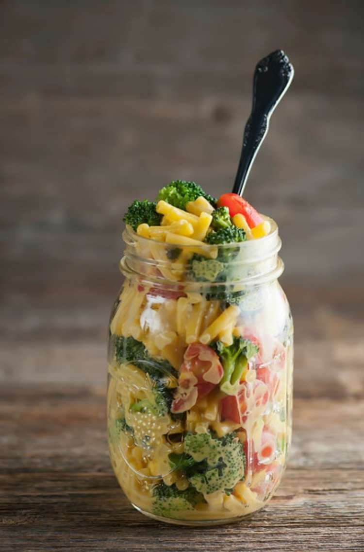 15 Amazing Mason Jar Meals to Eat on the Go