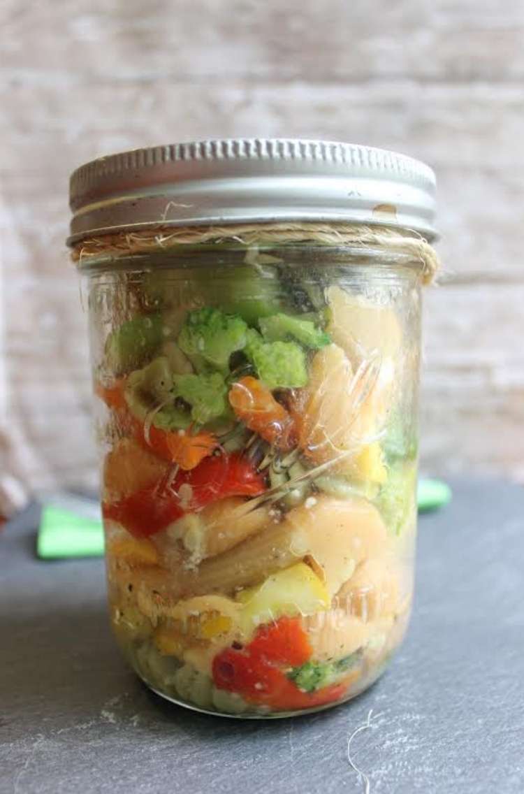 15 Amazing Mason Jar Meals to Eat on the Go