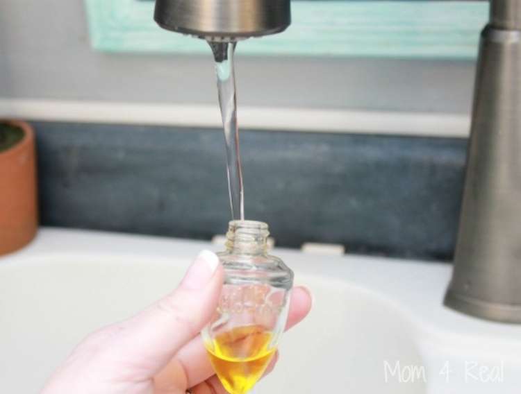 How to make your own liquid plug-in air freshener refills with 3 simple  ingredients. DIY it! 