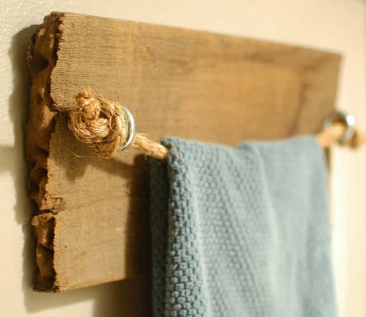 Wood towel bar