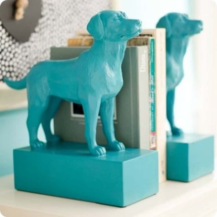 DIY cute bookends with plastic Dollar Store toy animals wood blocks and paint. Great in living room or bedroom