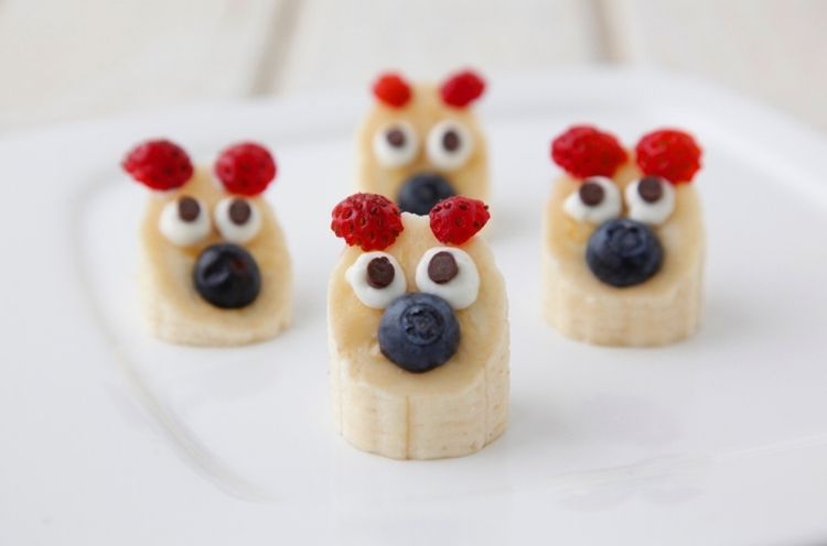 Ok this clever little bear snack made of bananas, raspberries, and blueberries is a hard one to pass up. 