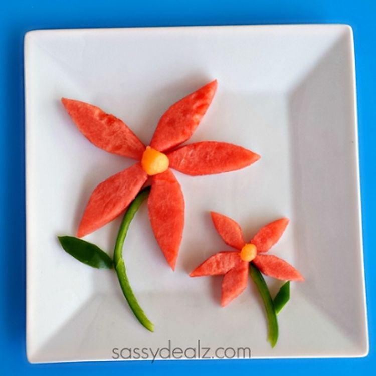 These little watermelon flowers are a fun and colorful way to get your kids to eat fruit. 