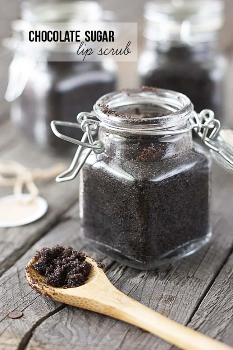 Chocolate sugar scrub for your lips