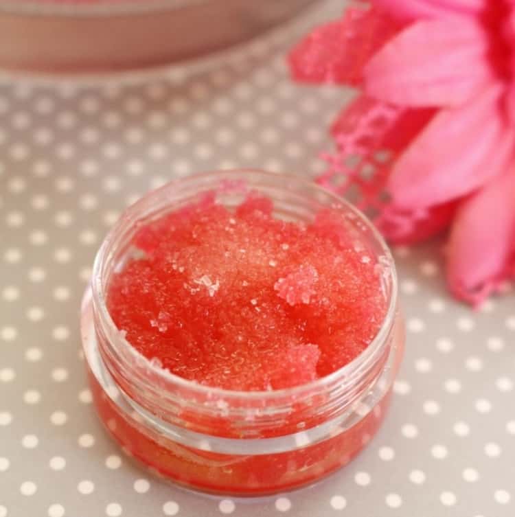 Raspberry DIY lip scrub