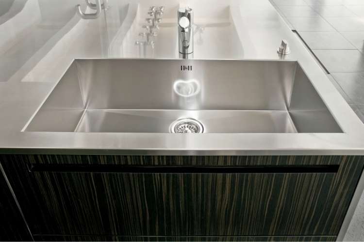 OneCrazyHouse Spring Cleaning clean stainless steel sink