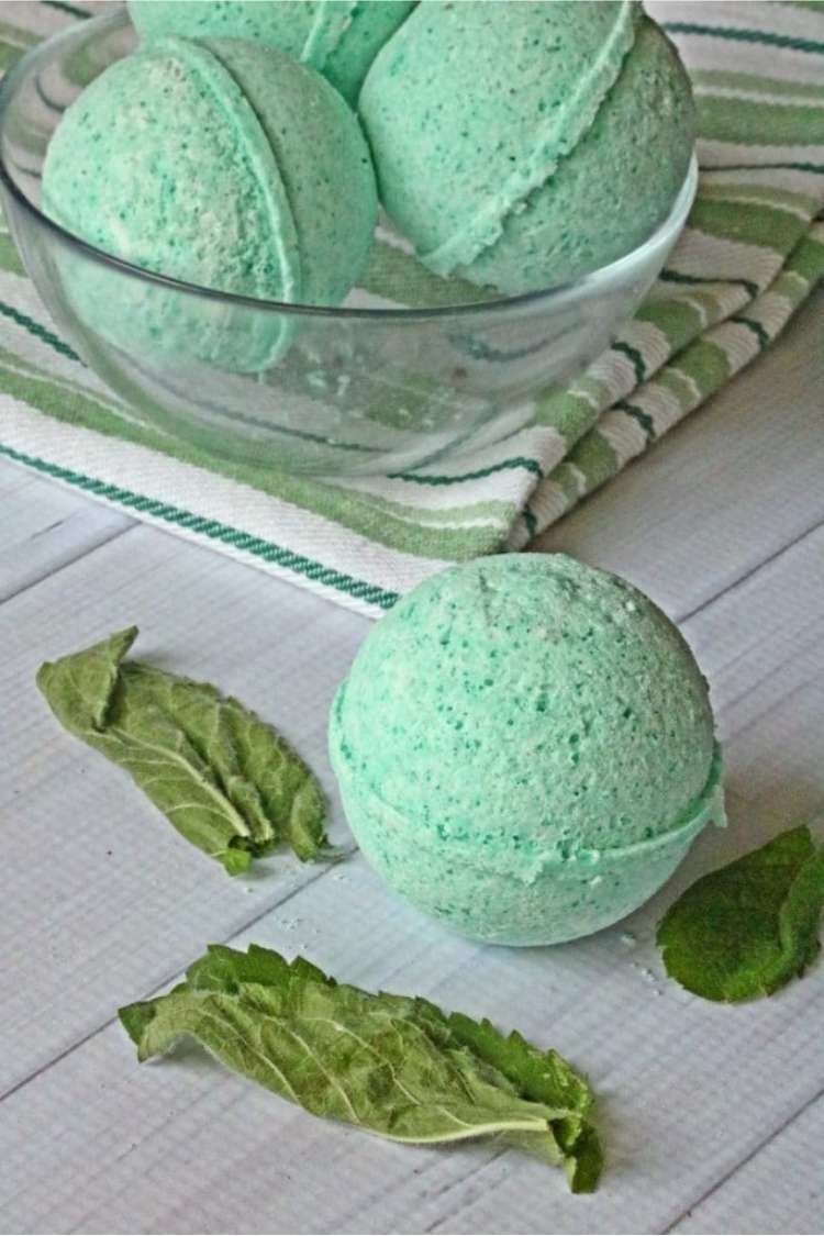 OneCrazyHouse gifts for stress relief 3 Bath bombs, 2 of them in a bowl