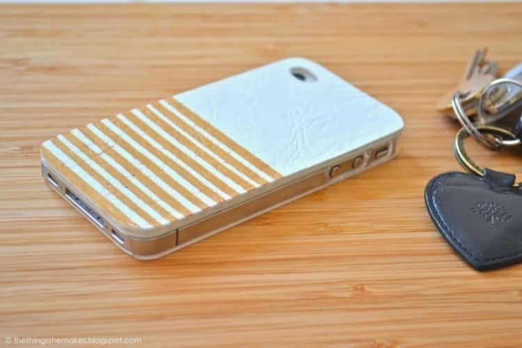 DIY-White-Pleather-And-Gold-Phone-Case