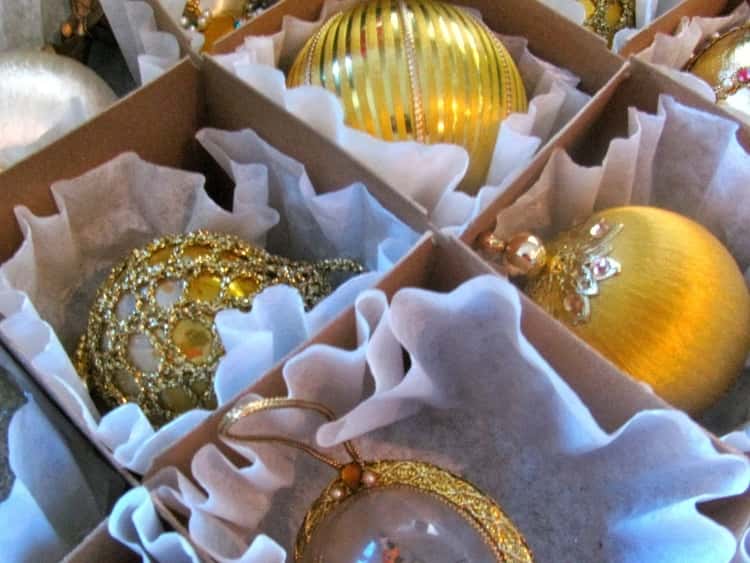 Coffee filters can be used to wrap the ornaments