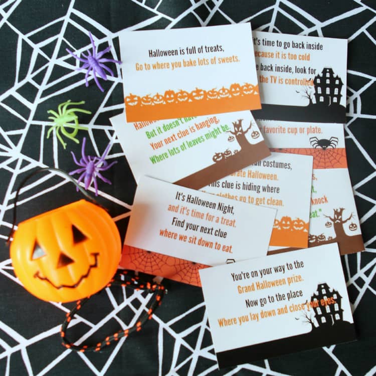 free printables for a Halloween scavenger hunt game 