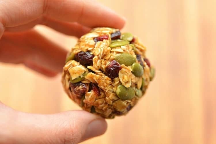 Delicious no-bake pumpkin breakfast bites. Bits of raisins and pumpkin seeds and granola mixed with pumpkin.