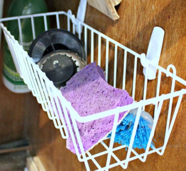 sponges and sink stoppers