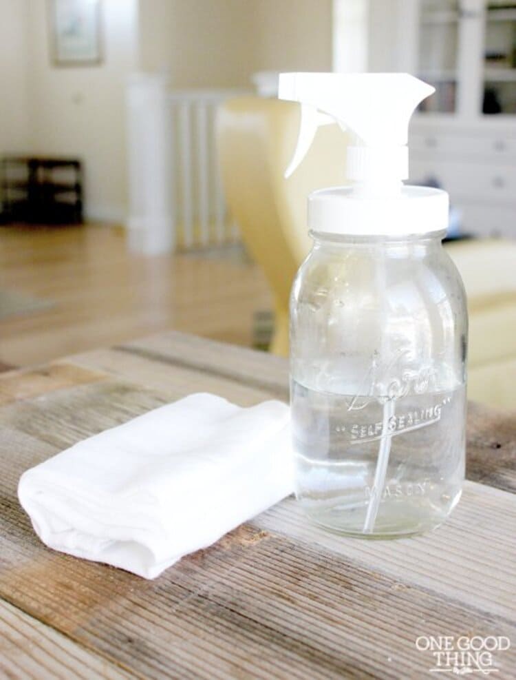 clear spray bottle with cloths laying next to the spray bottle