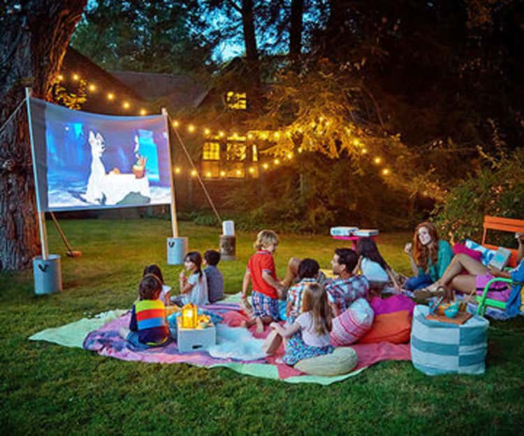 Great summer party idea for the neighborhood- an outdoor backyard movie!