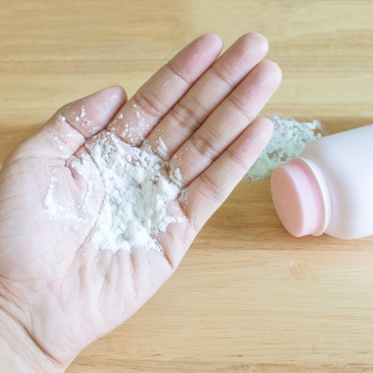 baby powder to unstick a zipper